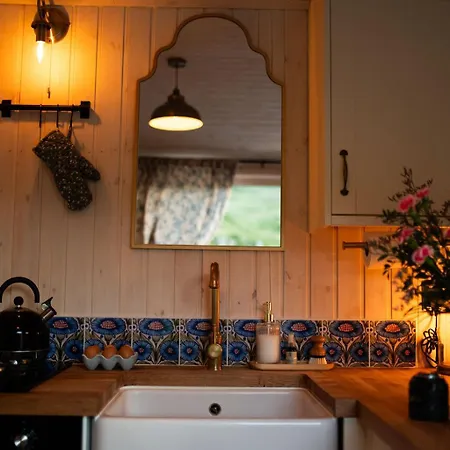 Green Hut At Slieve Croob Glamping Ballyward Exterior photo