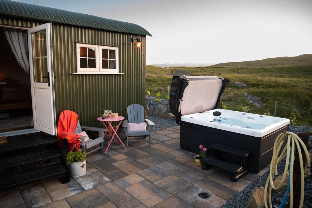 Luxury tent Hut At Slieve Croob Glamping *